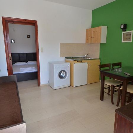 Manos Apartments อายิโอสนิโกลาโอส ภายนอก รูปภาพ
