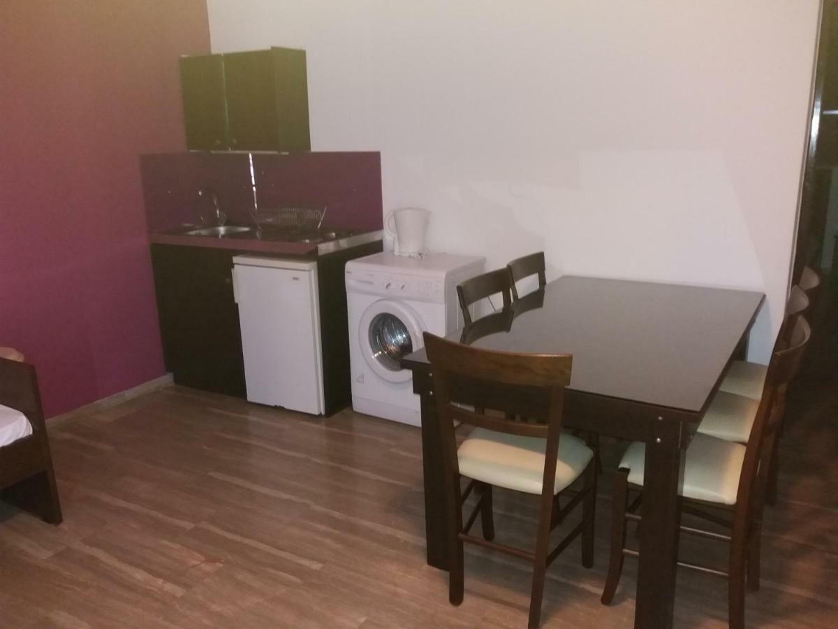Manos Apartments อายิโอสนิโกลาโอส ภายนอก รูปภาพ